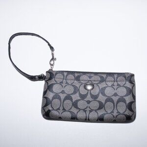 2000s COACH Peyton Signature Go-Go Wristlet Pouch Wallet